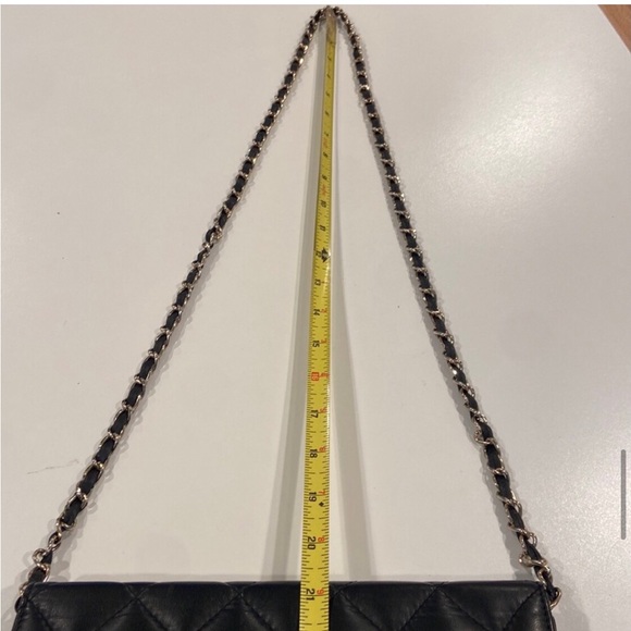 Vintage black quilted leather cc bag with red lining and chain strap - Picture 10 of 13